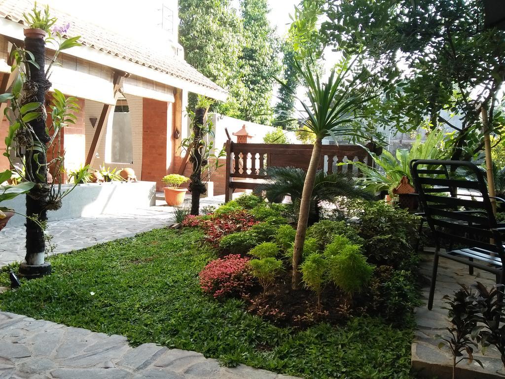 Satu Kayen Guest House Слеман Экстерьер фото