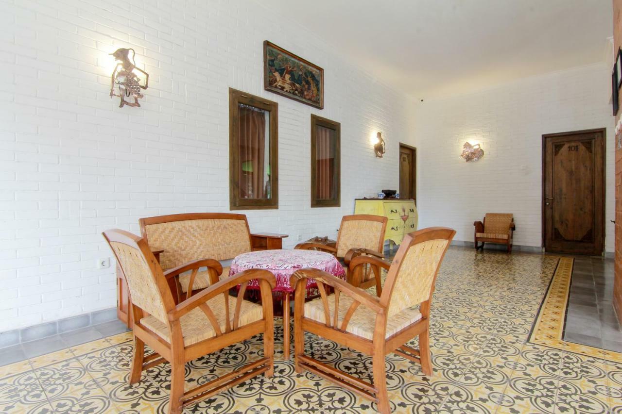 Satu Kayen Guest House Слеман Экстерьер фото